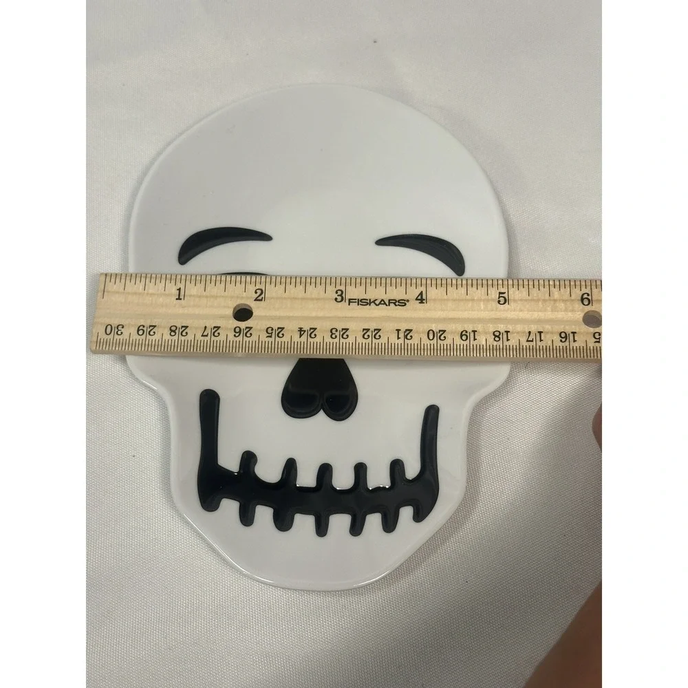 NEW HALLOWEEN APPERTIZER PLATE plastic 7X4.9‎ inches SKULL